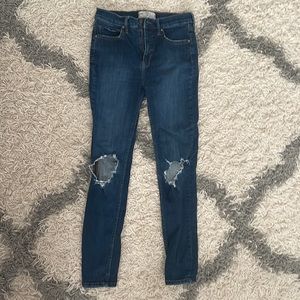 BUSTED KNEE FREE PEOPLE SKINNY JEANS